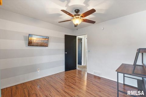 Tiny photo for 337 5TH Street Court, Silvis, IL 61282 (MLS # QC4269409)