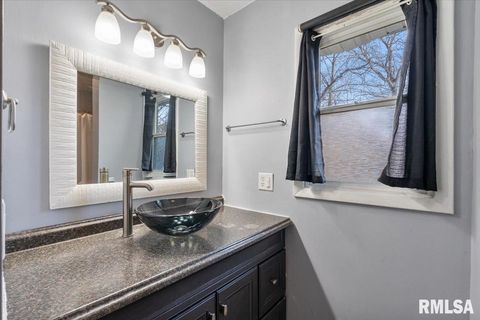 Tiny photo for 337 5TH Street Court, Silvis, IL 61282 (MLS # QC4269409)