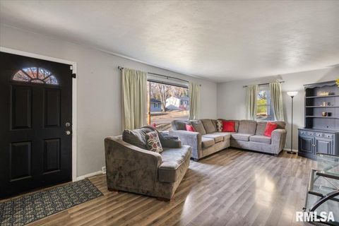 Tiny photo for 337 5TH Street Court, Silvis, IL 61282 (MLS # QC4269409)