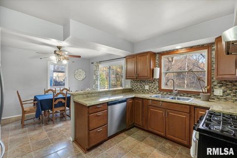 Tiny photo for 337 5TH Street Court, Silvis, IL 61282 (MLS # QC4269409)