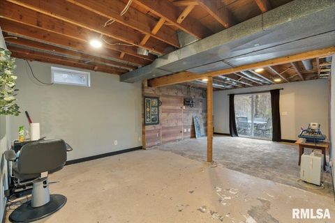 Tiny photo for 337 5TH Street Court, Silvis, IL 61282 (MLS # QC4269409)