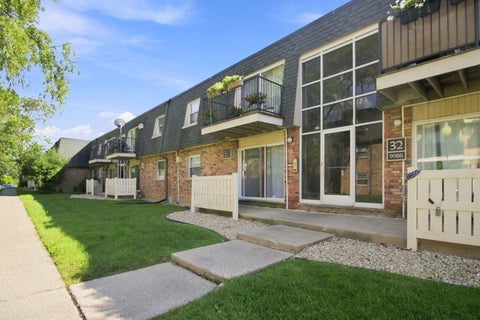 Photo of 9986 S 84th Terrace #103, Palos Hills, IL 60465 (MLS # 12736612)