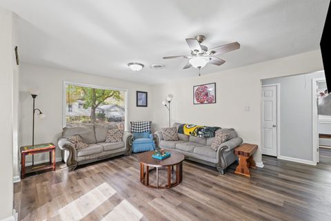 Tiny photo for 602 E Washington Street, Urbana, IL 61801 (MLS # 12510180)