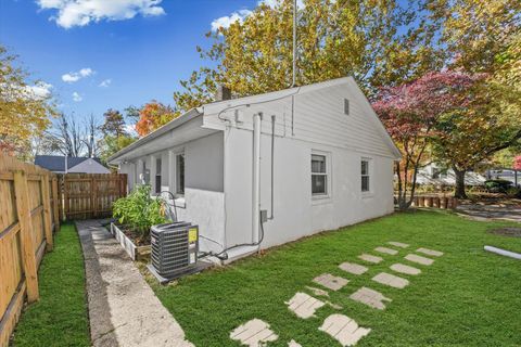 Tiny photo for 602 E Washington Street, Urbana, IL 61801 (MLS # 12510180)