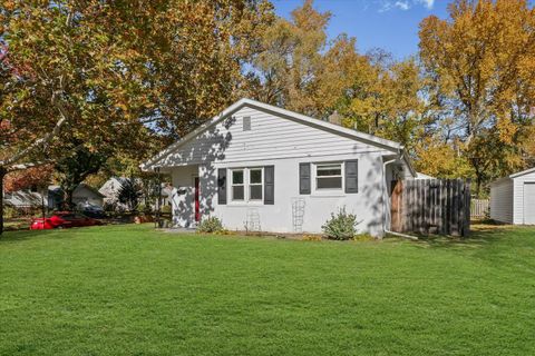 Tiny photo for 602 E Washington Street, Urbana, IL 61801 (MLS # 12510180)