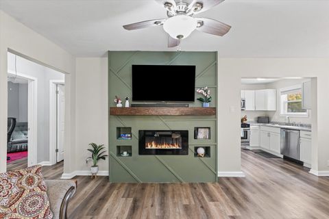 Tiny photo for 602 E Washington Street, Urbana, IL 61801 (MLS # 12510180)