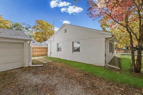 Tiny photo for 602 E Washington Street, Urbana, IL 61801 (MLS # 12510180)