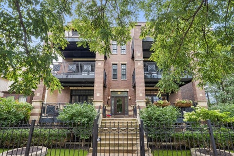 Photo of 725 W Diversey Parkway #2W, Chicago, IL 60614 (MLS # 12736339)