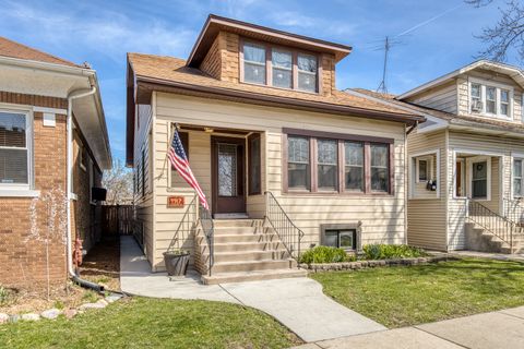 Photo of 4917 N Kilbourn Avenue, Chicago, IL 60630 (MLS # 12618450)