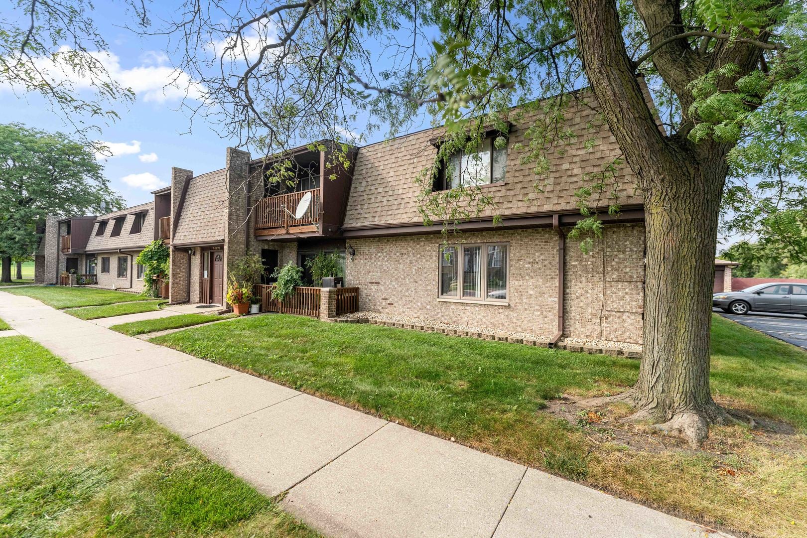 9147 S Roberts Road 205