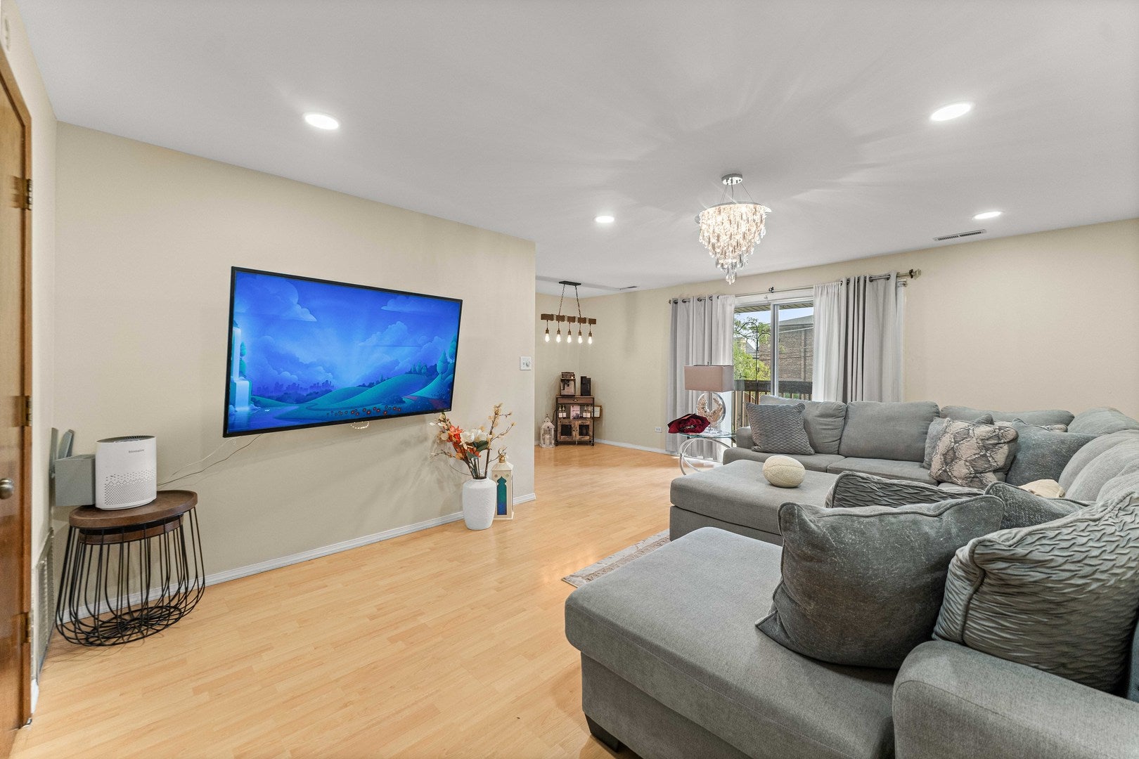 9147 S Roberts Road 205