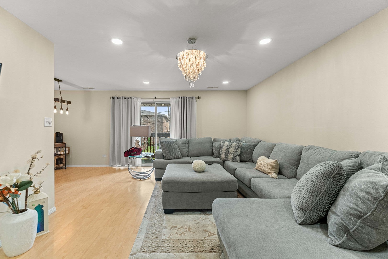 9147 S Roberts Road 205