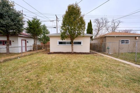 Tiny photo for 1445 East Avenue, Berwyn, IL 60402 (MLS # 12540118)