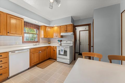 Tiny photo for 1108 Riverside Court, Mahomet, IL 61853 (MLS # 12660446)