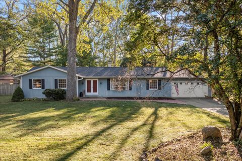 Photo of 1108 Riverside Court, Mahomet, IL 61853 (MLS # 12660446)