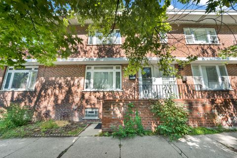 2006 W Farwell Avenue Chicago IL 60645