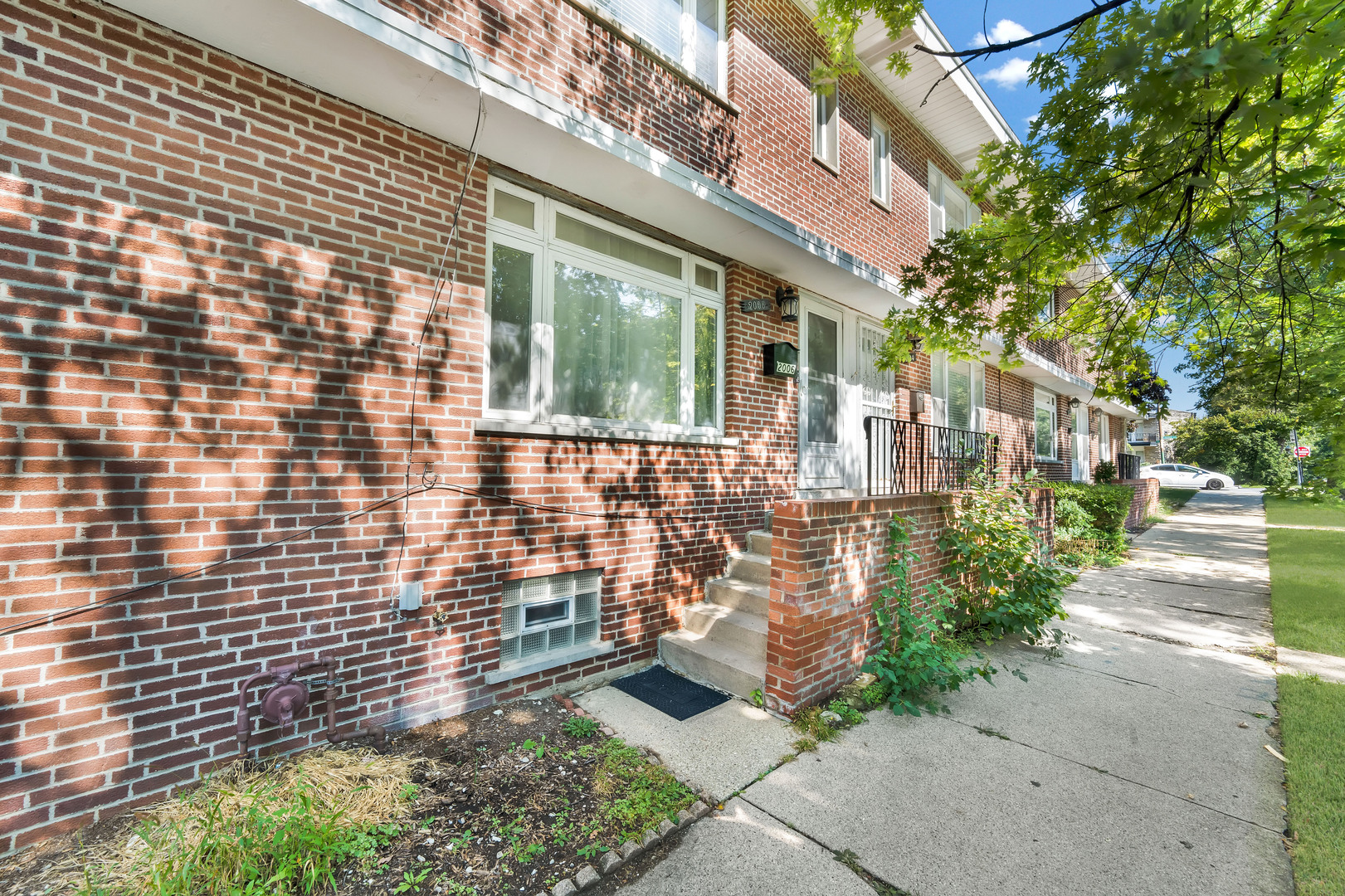 2006 W Farwell Avenue