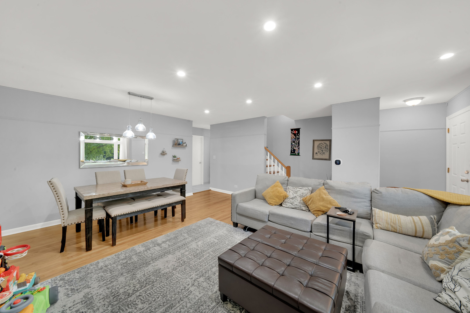 2006 W Farwell Avenue