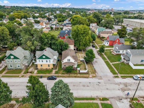 Tiny photo for 243 S Pine Street, Davenport, IA 52802 (MLS # 12755572)