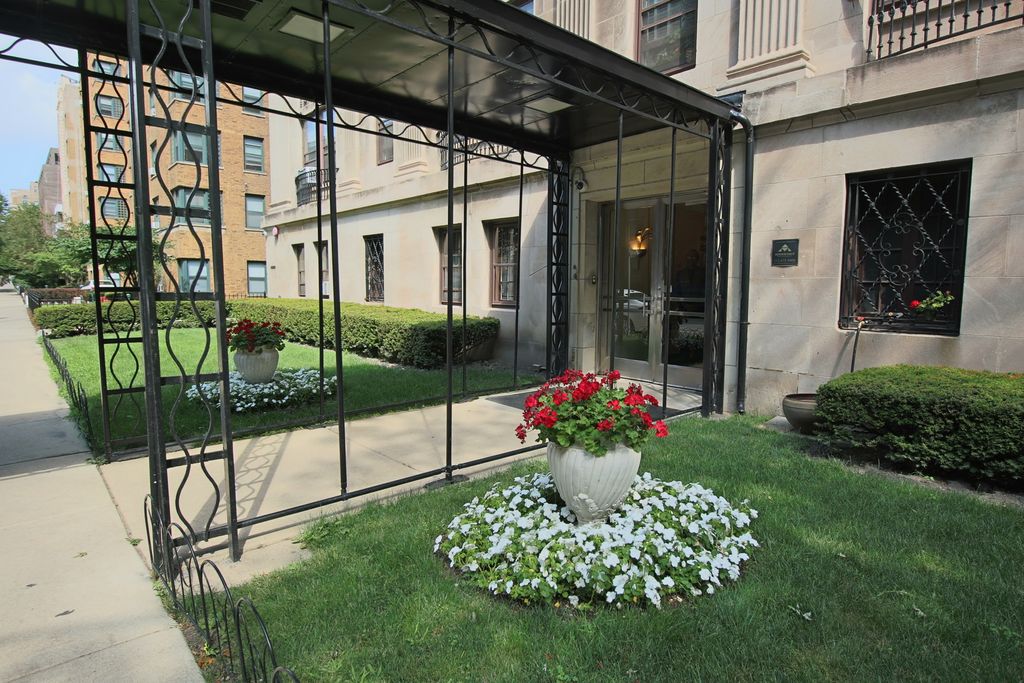 Photo for 5000 N Marine Drive #6C, Chicago, IL 60640 (MLS # 12500107)