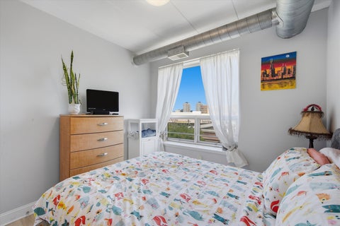 Tiny photo for 1100 W Montrose Avenue #502, Chicago, IL 60613 (MLS # 12759198)