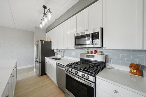 Tiny photo for 1100 W Montrose Avenue #502, Chicago, IL 60613 (MLS # 12759198)