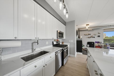 Tiny photo for 1100 W Montrose Avenue #502, Chicago, IL 60613 (MLS # 12759198)