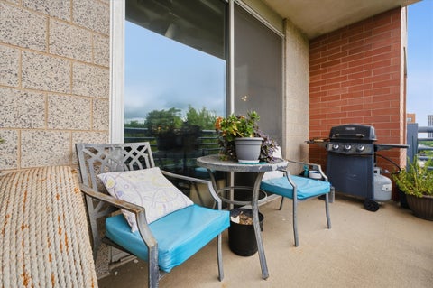 Tiny photo for 1100 W Montrose Avenue #502, Chicago, IL 60613 (MLS # 12759198)