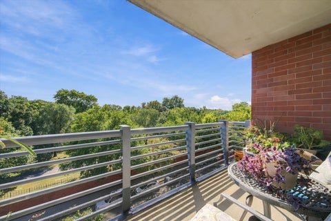 Tiny photo for 1100 W Montrose Avenue #502, Chicago, IL 60613 (MLS # 12759198)