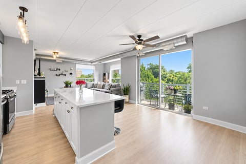 Tiny photo for 1100 W Montrose Avenue #502, Chicago, IL 60613 (MLS # 12759198)