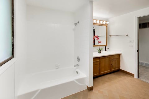 Tiny photo for 915 W Frontenac Drive, Arlington Heights, IL 60004 (MLS # 12763990)