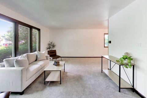 Tiny photo for 915 W Frontenac Drive, Arlington Heights, IL 60004 (MLS # 12763990)