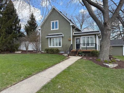 Photo of 300 Division Street, South Elgin, IL 60177 (MLS # 12633198)