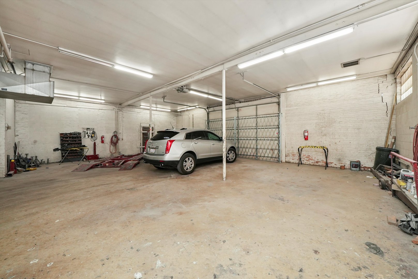 2539 N Cicero Avenue