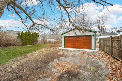 Tiny photo for 1112 S Jefferson Street, Lockport, IL 60441 (MLS # 12574485)