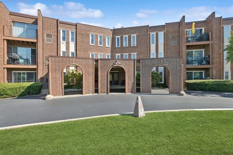 Photo of 1575 Sandpebble Drive #226, Wheeling, IL 60090 (MLS # 12471895)