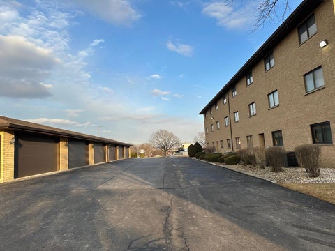 Tiny photo for 7304 Evergreen Drive #2B, Orland Park, IL 60462 (MLS # 12677334)