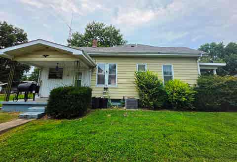 Tiny photo for 227 E Bennett Street, Salem, IL 62881 (MLS # 100539099)
