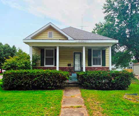 Tiny photo for 227 E Bennett Street, Salem, IL 62881 (MLS # 100539099)