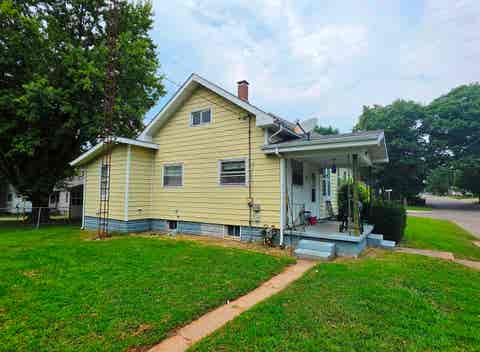 Tiny photo for 227 E Bennett Street, Salem, IL 62881 (MLS # 100539099)