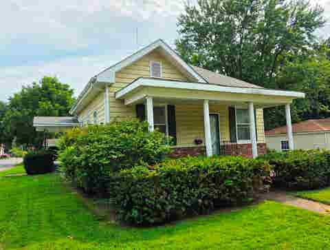 Tiny photo for 227 E Bennett Street, Salem, IL 62881 (MLS # 100539099)