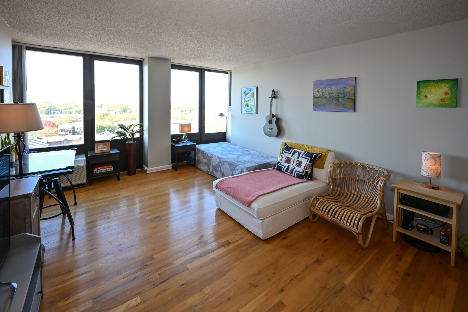 Chicago, Illinois 60640, United States, 1 Bedroom Bedrooms, ,1 BathroomBathrooms,Residential,Active,236249