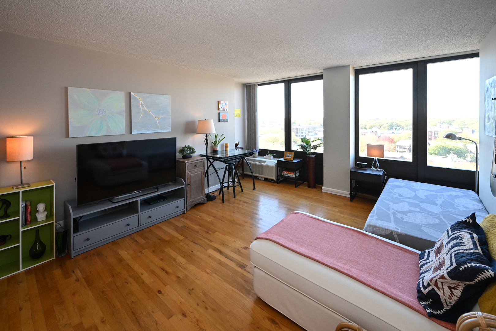 Chicago, Illinois 60640, United States, 1 Bedroom Bedrooms, ,1 BathroomBathrooms,Residential,Active,236249