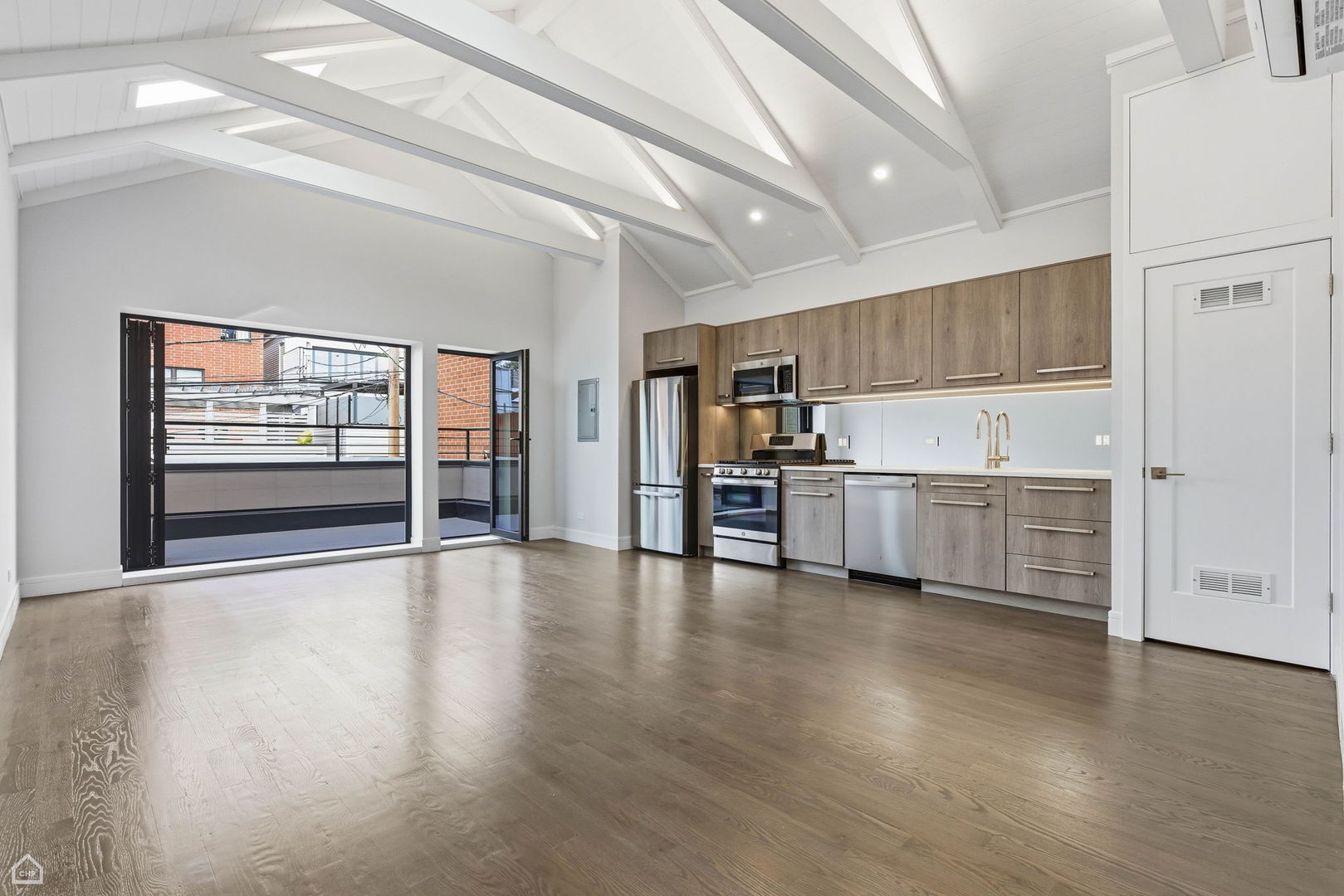 1924 W Grand Avenue 2