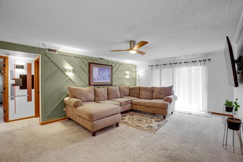 Tiny photo for 10845 S 84th Avenue #2B, Palos Hills, IL 60465 (MLS # 12486457)