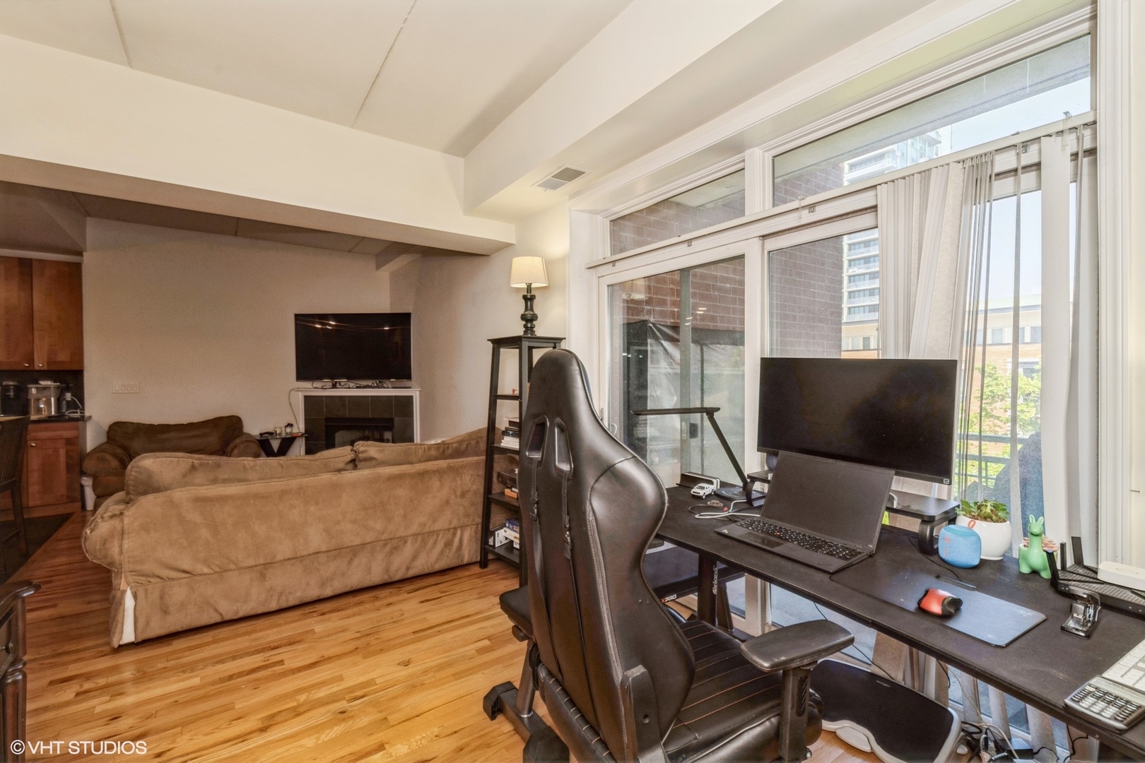 657 W Fulton Street 413
