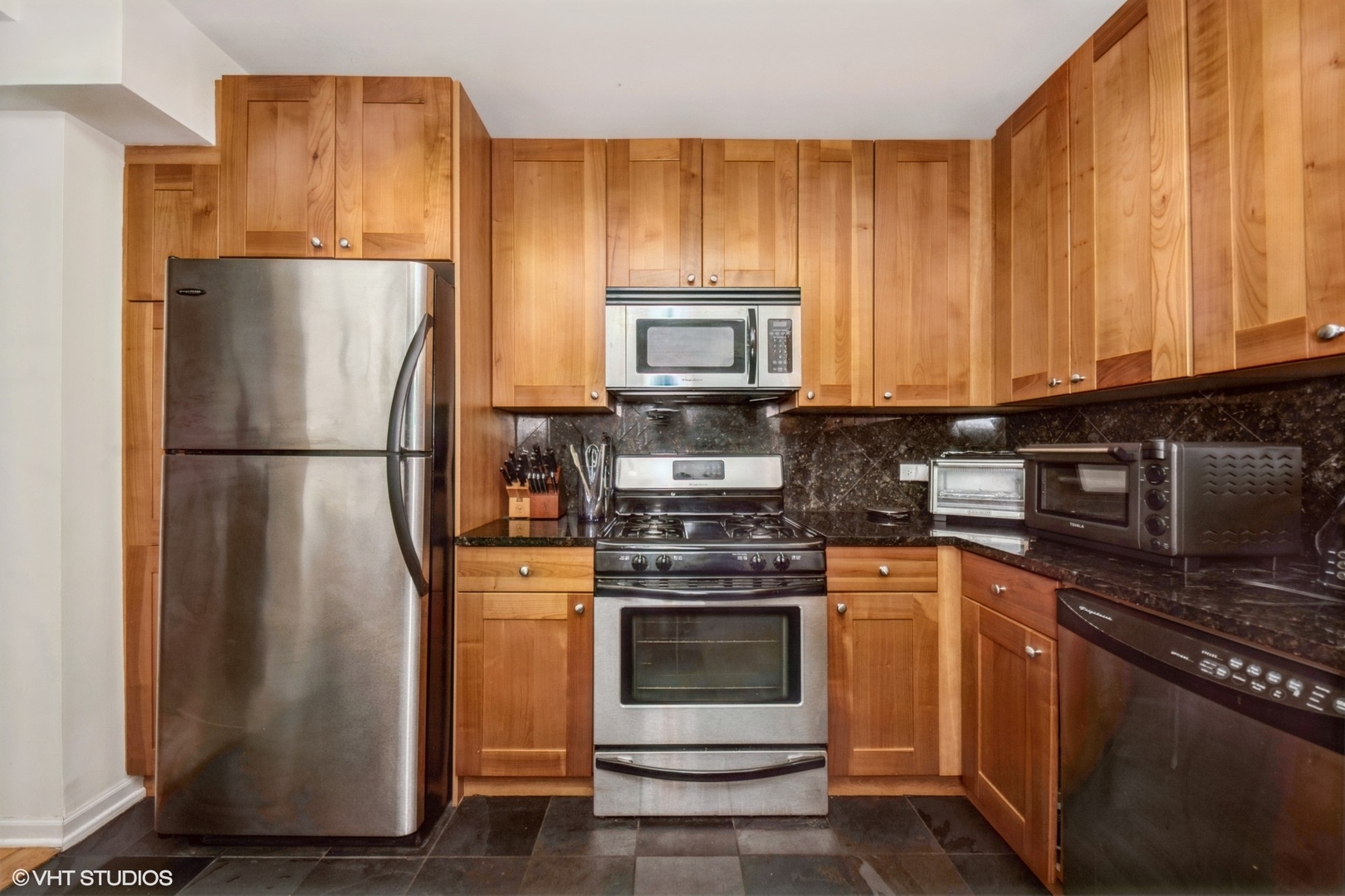 657 W Fulton Street 413