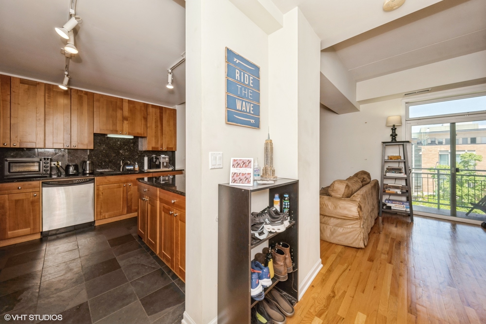 657 W Fulton Street 413