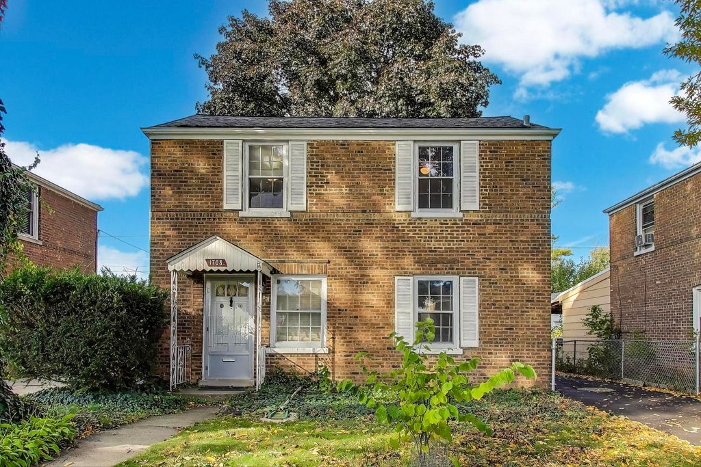 Photo for 1708 N 73rd Court, Elmwood Park, IL 60707 (MLS # 12478987)