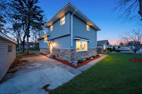 Tiny photo for 8938 W 85th Place, Justice, IL 60458 (MLS # 12516004)